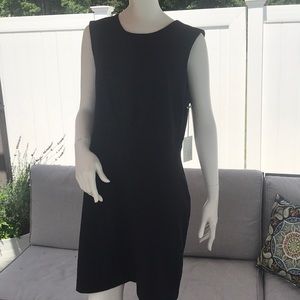 Black sleeveless dress